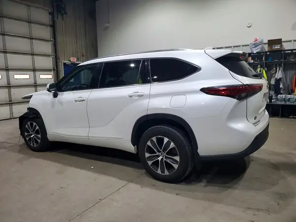 5TDHZRBH3MS062415 2021 TOYOTA HIGHLANDER - Image 2