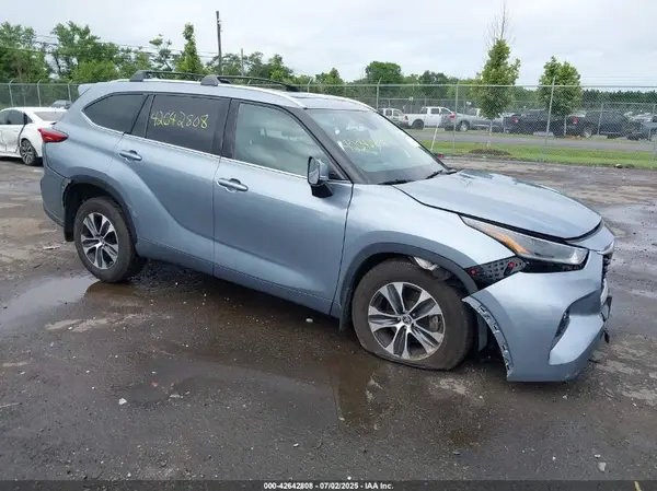 5TDHZRBH3MS089369 2021 TOYOTA HIGHLANDER - Image 1