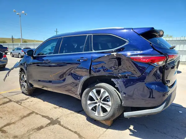 5TDHZRBH3MS108230 2021 TOYOTA HIGHLANDER - Image 2