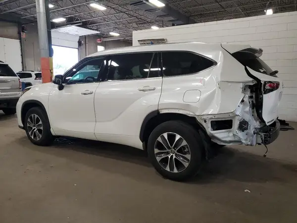 5TDHZRBH3MS132169 2021 TOYOTA HIGHLANDER - Image 2