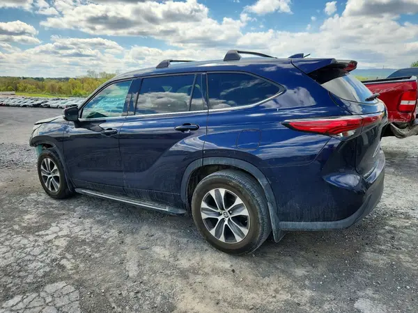 5TDHZRBH3MS160666 2021 TOYOTA HIGHLANDER - Image 2