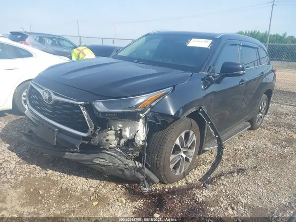 5TDHZRBH3MS523919 2021 TOYOTA HIGHLANDER - Image 2