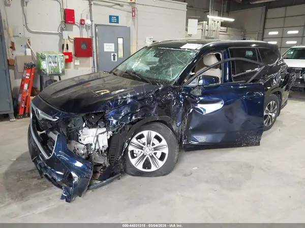 5TDHZRBH3MS556287 2021 TOYOTA HIGHLANDER - Image 2