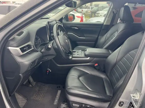 5TDHZRBH3MS557987 2021 TOYOTA HIGHLANDER - Image 2