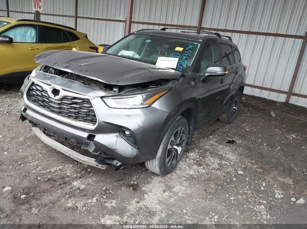 5TDHZRBH3MS558217 2021 TOYOTA HIGHLANDER - Image 2