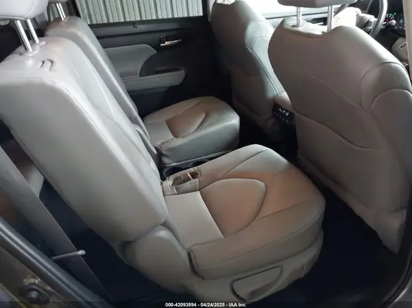 5TDHZRBH3MS558217 2021 TOYOTA HIGHLANDER - Image 8