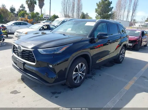 5TDHZRBH3NS169319 2022 TOYOTA HIGHLANDER - Image 2
