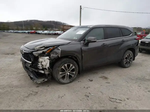 5TDHZRBH3NS174164 2022 TOYOTA HIGHLANDER - Image 2