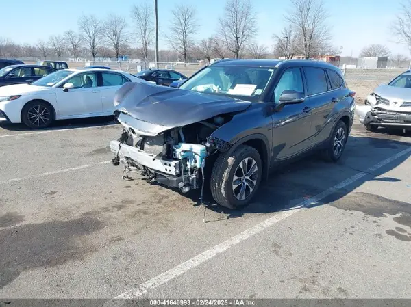 5TDHZRBH3NS180434 2022 TOYOTA HIGHLANDER - Image 2