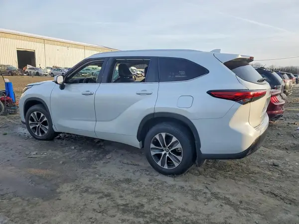 5TDHZRBH3NS185908 2022 TOYOTA HIGHLANDER - Image 2