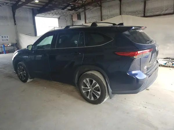 5TDHZRBH3NS204246 2022 TOYOTA HIGHLANDER - Image 2