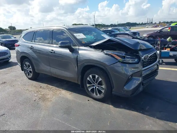 5TDHZRBH3NS214999 2022 TOYOTA HIGHLANDER - Image 1