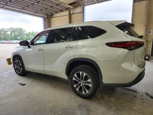 5TDHZRBH3NS226747 2022 TOYOTA HIGHLANDER - Image 2