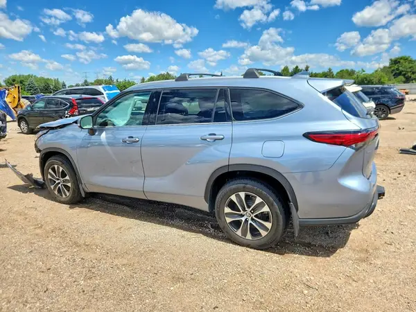 5TDHZRBH3NS229499 2022 TOYOTA HIGHLANDER - Image 2