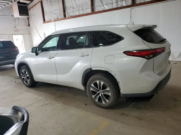 5TDHZRBH3NS232743 2022 TOYOTA HIGHLANDER - Image 2