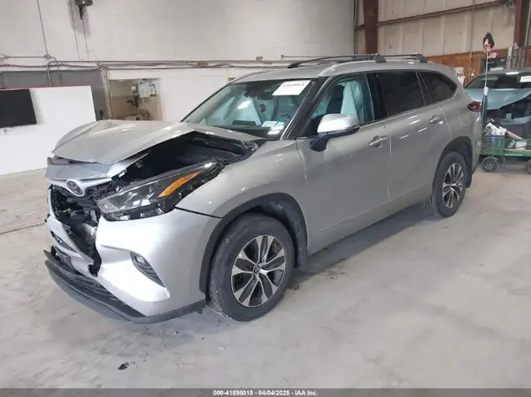 5TDHZRBH3NS579974 2022 TOYOTA HIGHLANDER - Image 2