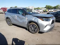 5TDHZRBH3NS583300 2022 TOYOTA HIGHLANDER