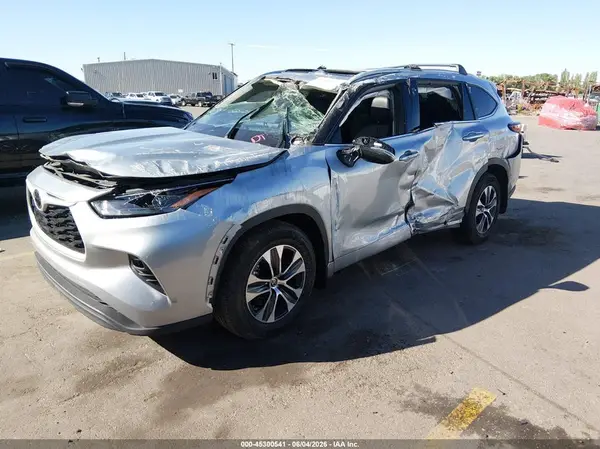 5TDHZRBH3NS583300 2022 TOYOTA HIGHLANDER - Image 2