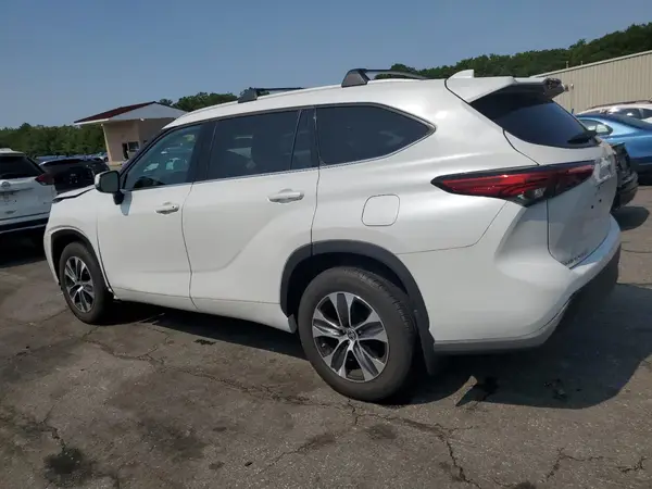 5TDHZRBH3NS589002 2022 TOYOTA HIGHLANDER - Image 2