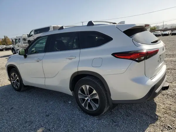 5TDHZRBH3NS597116 2022 TOYOTA HIGHLANDER - Image 2
