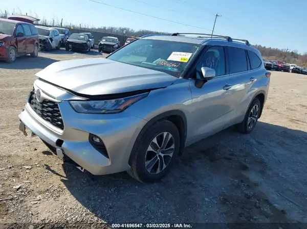 5TDHZRBH4LS003176 2020 TOYOTA HIGHLANDER - Image 2