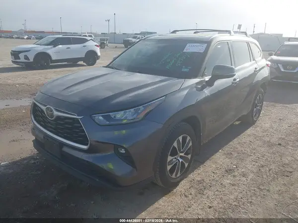 5TDHZRBH4LS015389 2020 TOYOTA HIGHLANDER - Image 2
