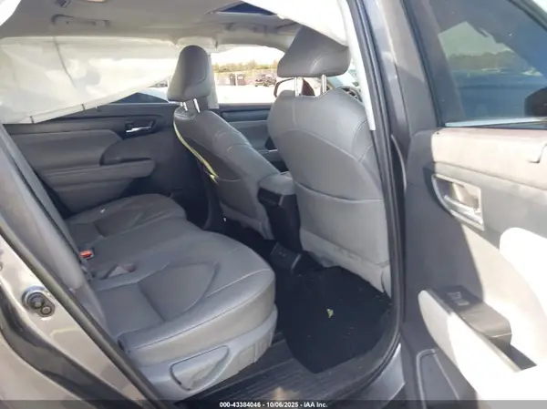 5TDHZRBH4LS035870 2020 TOYOTA HIGHLANDER - Image 8
