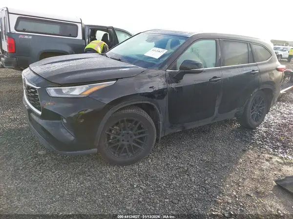 5TDHZRBH4LS519456 2020 TOYOTA HIGHLANDER - Image 2