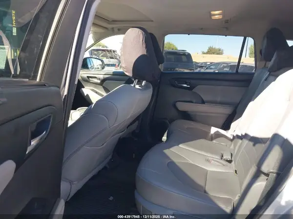 5TDHZRBH4MS063606 2021 TOYOTA HIGHLANDER - Image 8