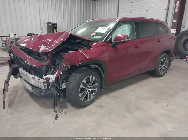 5TDHZRBH4MS075464 2021 TOYOTA HIGHLANDER - Image 2