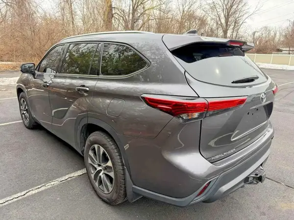 5TDHZRBH4MS084617 2021 TOYOTA HIGHLANDER - Image 2