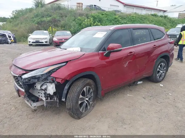 5TDHZRBH4MS085881 2021 TOYOTA HIGHLANDER - Image 2