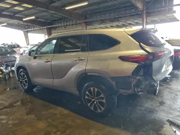 5TDHZRBH4MS160806 2021 TOYOTA HIGHLANDER - Image 2