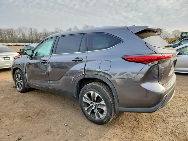 5TDHZRBH4MS528420 2021 TOYOTA HIGHLANDER - Image 2