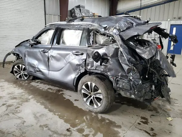 5TDHZRBH4MS546755 2021 TOYOTA HIGHLANDER - Image 2