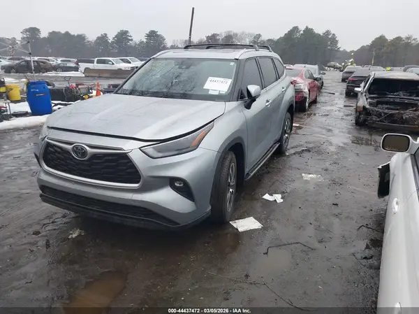 5TDHZRBH4NS175193 2022 TOYOTA HIGHLANDER - Image 2