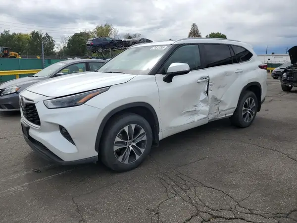 5TDHZRBH4NS175971 2022 TOYOTA HIGHLANDER - Image 1