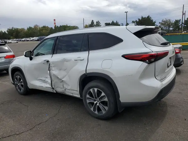 5TDHZRBH4NS175971 2022 TOYOTA HIGHLANDER - Image 2