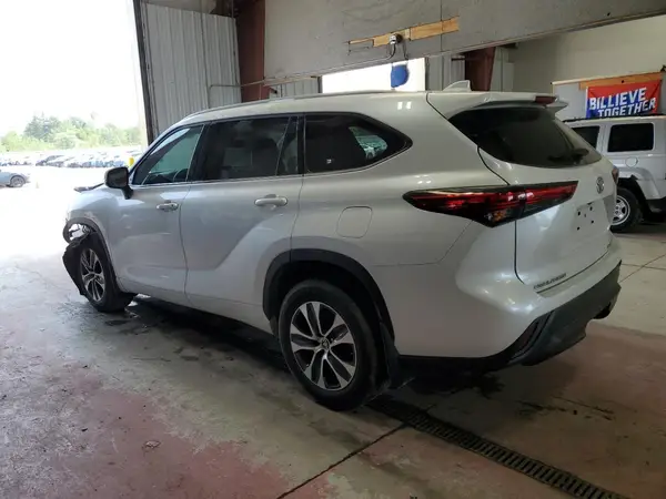 5TDHZRBH4NS179213 2022 TOYOTA HIGHLANDER - Image 2