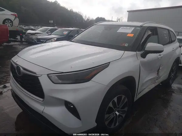5TDHZRBH4NS186260 2022 TOYOTA HIGHLANDER - Image 2