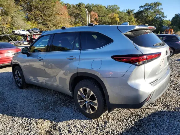 5TDHZRBH4NS221895 2022 TOYOTA HIGHLANDER - Image 2