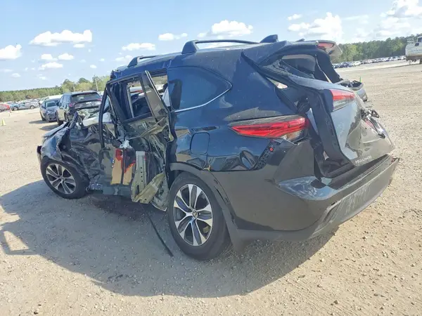 5TDHZRBH4NS227857 2022 TOYOTA HIGHLANDER - Image 2