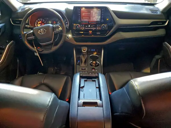 5TDHZRBH4NS257697 2022 TOYOTA HIGHLANDER - Image 8