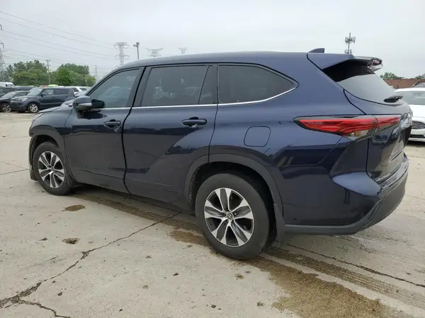 5TDHZRBH4NS574864 2022 TOYOTA HIGHLANDER - Image 2