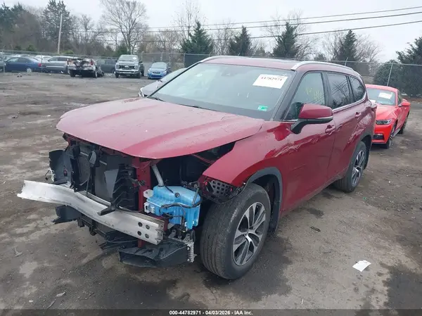 5TDHZRBH4NS574895 2022 TOYOTA HIGHLANDER - Image 2