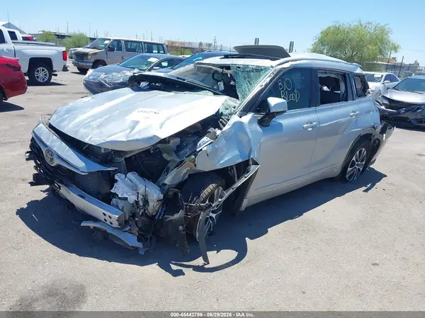 5TDHZRBH4NS585170 2022 TOYOTA HIGHLANDER - Image 2