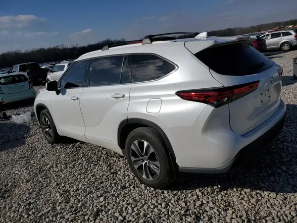 5TDHZRBH4NS590367 2022 TOYOTA HIGHLANDER - Image 2