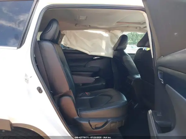 5TDHZRBH4NS591504 2022 TOYOTA HIGHLANDER - Image 8
