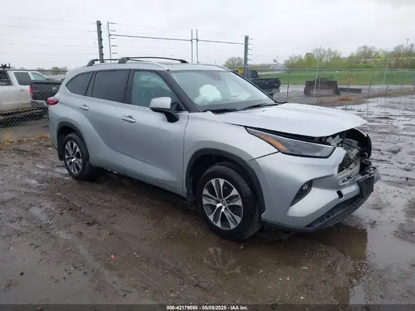 5TDHZRBH4NS597187 2022 TOYOTA HIGHLANDER - Image 1