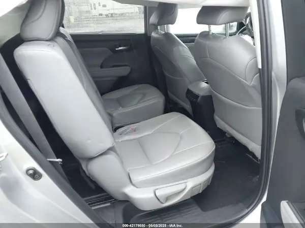 5TDHZRBH4NS597187 2022 TOYOTA HIGHLANDER - Image 8
